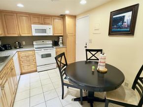 427 Golden Isles Dr 8A, Hallandale Beach FL 33009