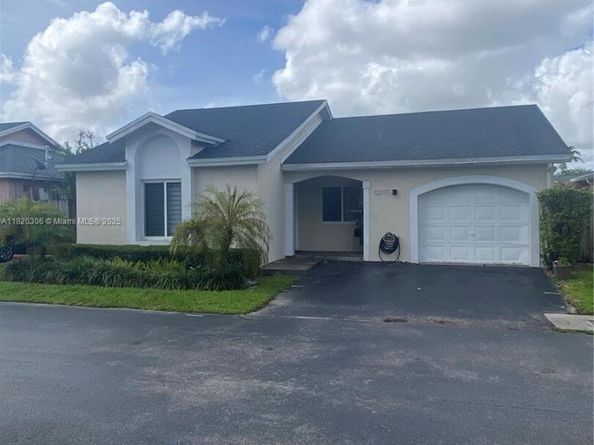 10090 NW 57th St, Doral FL 33178