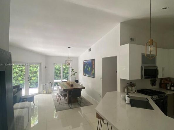 10090 NW 57th St, Doral FL 33178