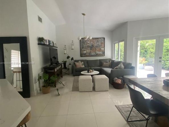 10090 NW 57th St, Doral FL 33178