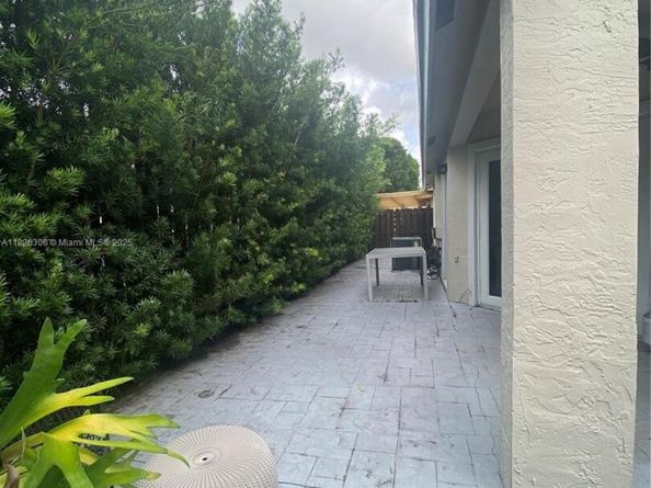 10090 NW 57th St, Doral FL 33178