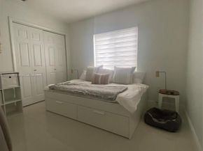 10090 NW 57th St, Doral FL 33178