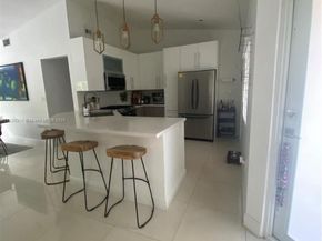 10090 NW 57th St, Doral FL 33178