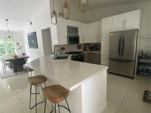 10090 NW 57th St, Doral FL 33178