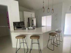 10090 NW 57th St, Doral FL 33178