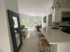 10090 NW 57th St, Doral FL 33178