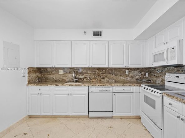 3500 Mystic Pointe Dr 3502, Aventura FL 33180