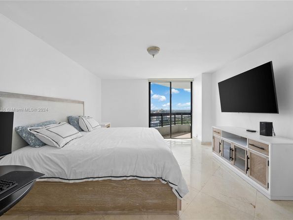 3500 Mystic Pointe Dr 3502, Aventura FL 33180