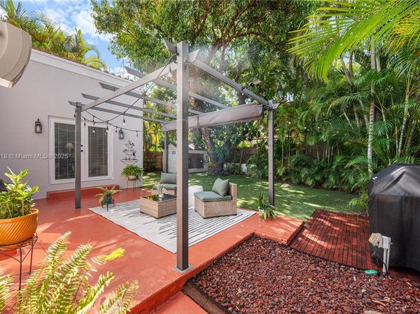1020 SW 22nd St, Miami FL 33129