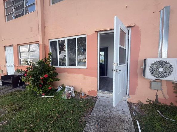 18900 NE 3rd Ct 509, Miami FL 33179