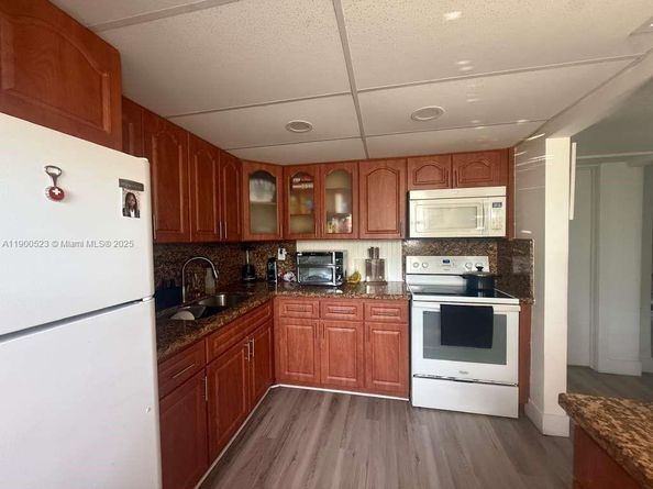 18900 NE 3rd Ct 509, Miami FL 33179