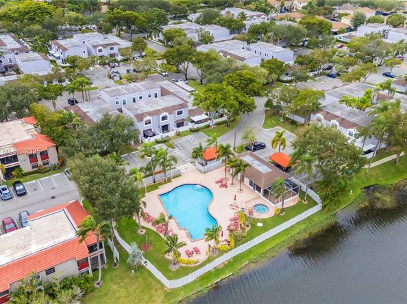 11530 NW 10th St 11530, Pembroke Pines FL 33026