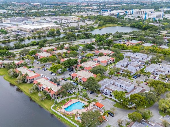 11530 NW 10th St 11530, Pembroke Pines FL 33026