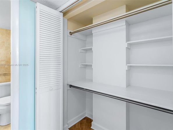 2025 NE 164th St 907, North Miami Beach FL 33162