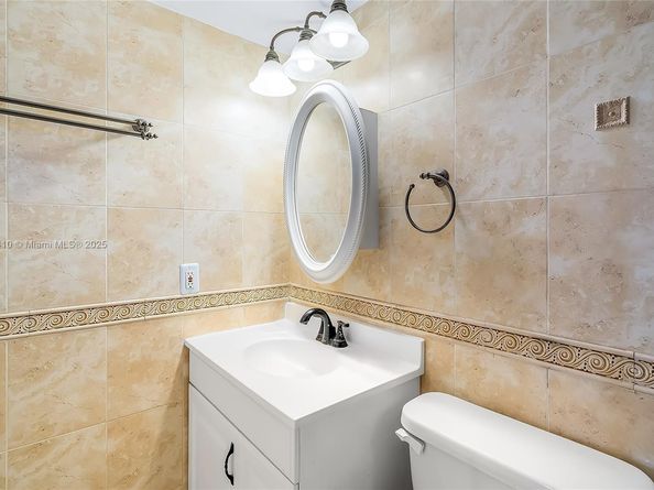 2025 NE 164th St 907, North Miami Beach FL 33162