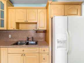 2025 NE 164th St 907, North Miami Beach FL 33162