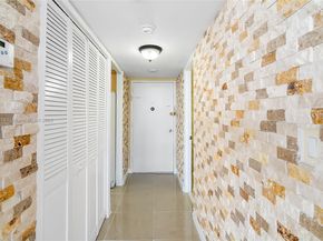 2025 NE 164th St 907, North Miami Beach FL 33162