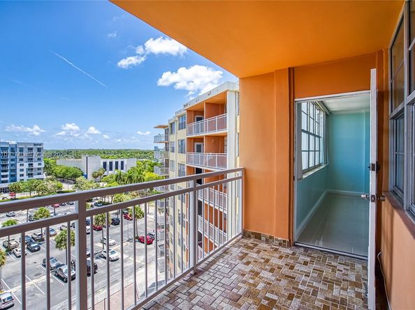 2025 NE 164th St 907, North Miami Beach FL 33162