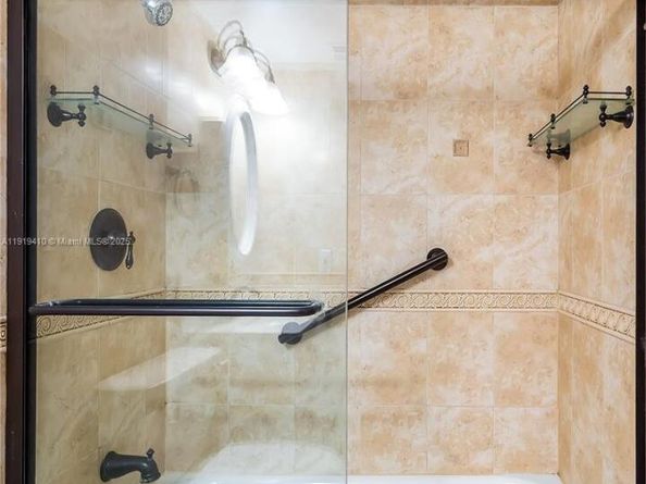 2025 NE 164th St 907, North Miami Beach FL 33162