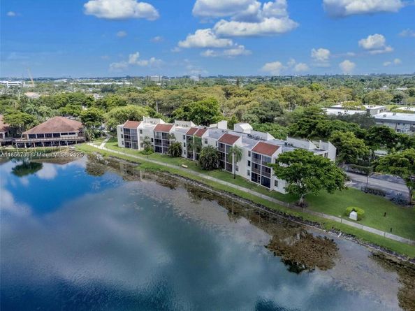 109 Lake Emerald Dr 103, Oakland Park FL 33309