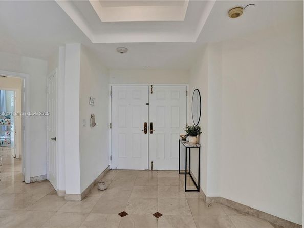 3700 Island Blvd C206, Aventura FL 33160