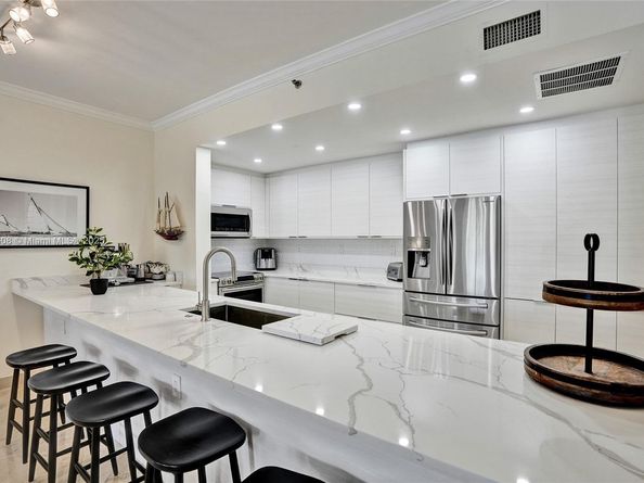 3700 Island Blvd C206, Aventura FL 33160