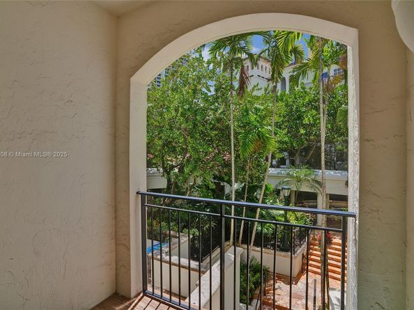 3700 Island Blvd C206, Aventura FL 33160