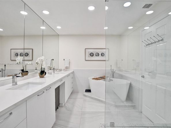 3700 Island Blvd C206, Aventura FL 33160