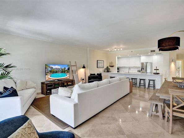3700 Island Blvd C206, Aventura FL 33160