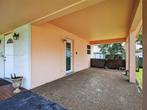 7740 NW 15th Ct, Pembroke Pines FL 33024