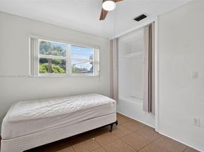 7740 NW 15th Ct, Pembroke Pines FL 33024