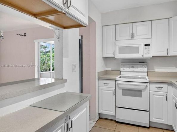 7740 NW 15th Ct, Pembroke Pines FL 33024