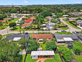 7740 NW 15th Ct, Pembroke Pines FL 33024