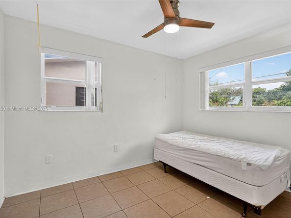 7740 NW 15th Ct, Pembroke Pines FL 33024