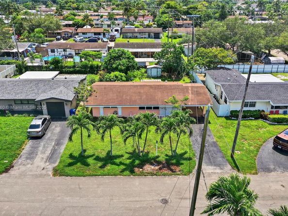 7740 NW 15th Ct, Pembroke Pines FL 33024