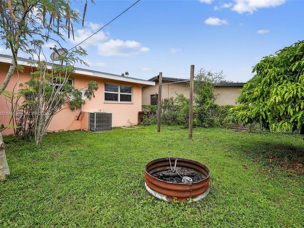 7740 NW 15th Ct, Pembroke Pines FL 33024