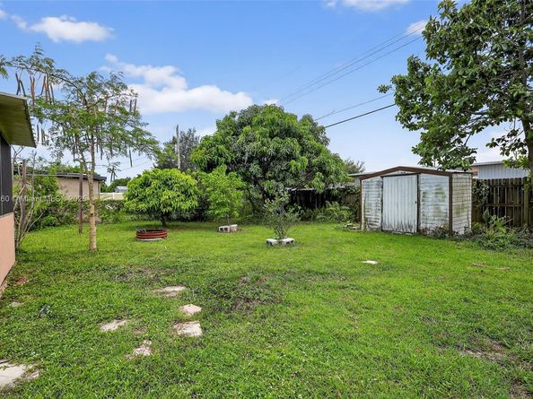 7740 NW 15th Ct, Pembroke Pines FL 33024
