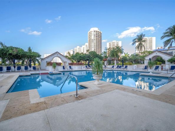 2000 Island Blvd 1704, Aventura FL 33160
