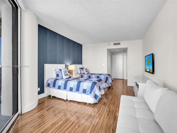 2000 Island Blvd 1704, Aventura FL 33160