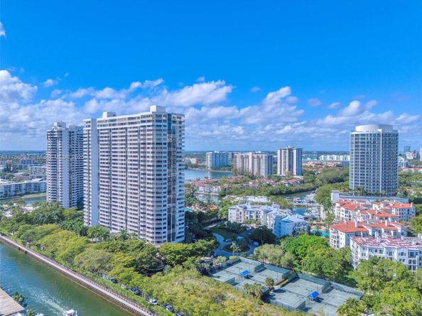 2000 Island Blvd 1704, Aventura FL 33160