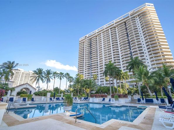 2000 Island Blvd 1704, Aventura FL 33160