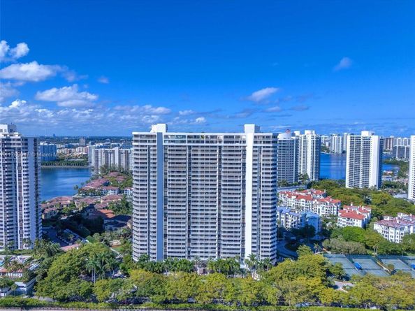 2000 Island Blvd 1704, Aventura FL 33160
