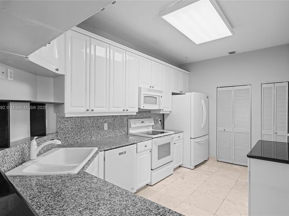 888 Brickell Key Dr 408, Miami FL 33131