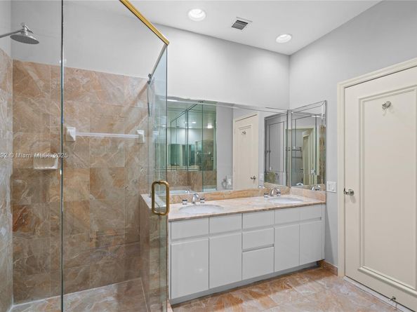 888 Brickell Key Dr 408, Miami FL 33131