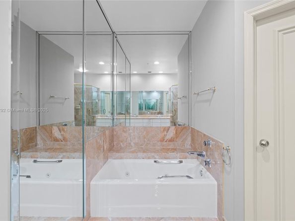 888 Brickell Key Dr 408, Miami FL 33131