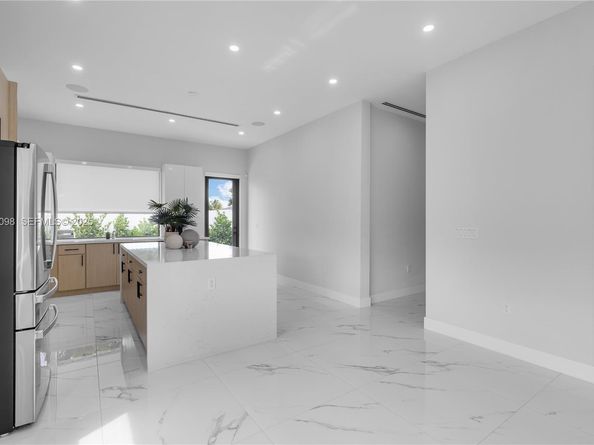 2260 E 9th Ave, Hialeah FL 33013