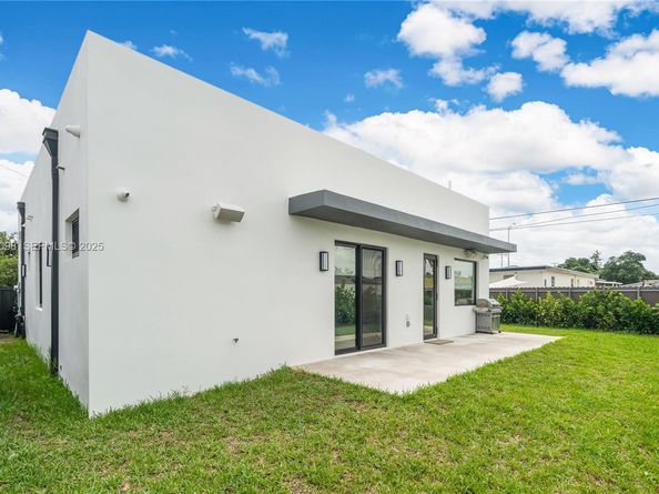 2260 E 9th Ave, Hialeah FL 33013