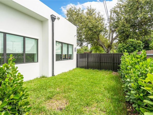 2260 E 9th Ave, Hialeah FL 33013