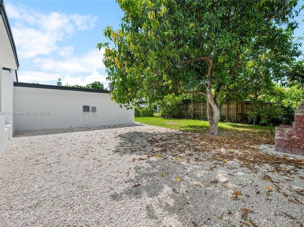6280 SW 24 St, Miami FL 33155