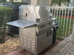 2600 Diana Dr 209, Hallandale Beach FL 33009